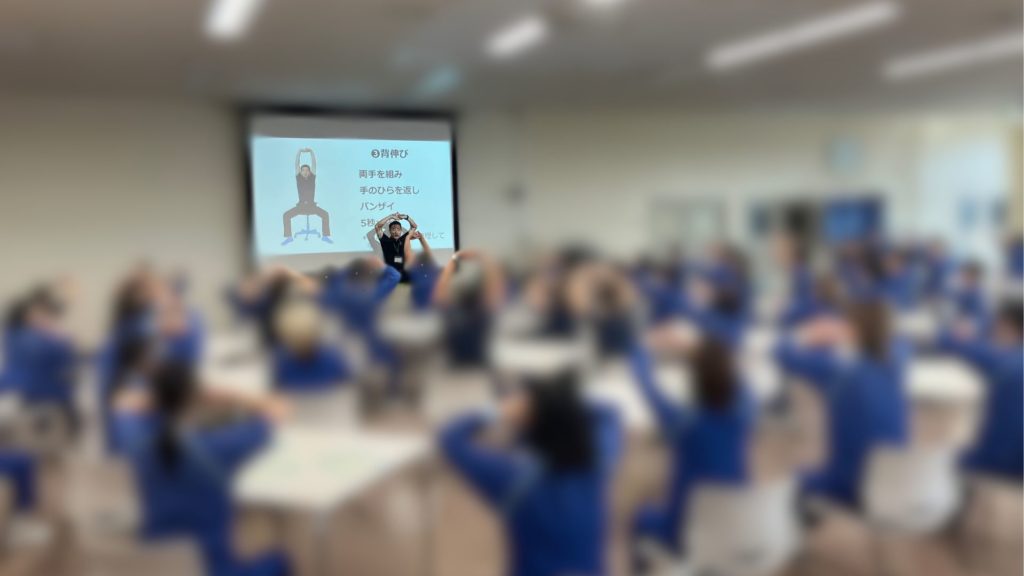 転倒・腰痛予防 体験型セミナーの実技指導風景